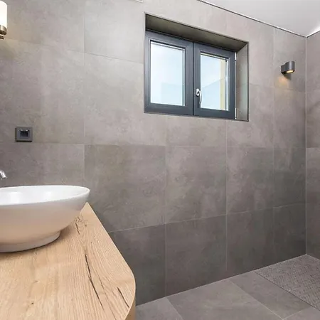 Tin Comfortable Villa *
