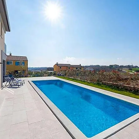 Tin Comfortable Villa Brtonigla