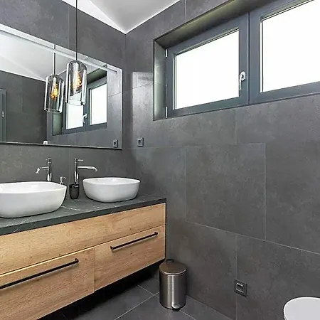 Tin Comfortable Brtonigla